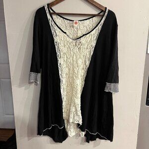 MARIGOLD LA Women's Black & Ivory Lace V-Neck Tunic Length Top Size L NEW